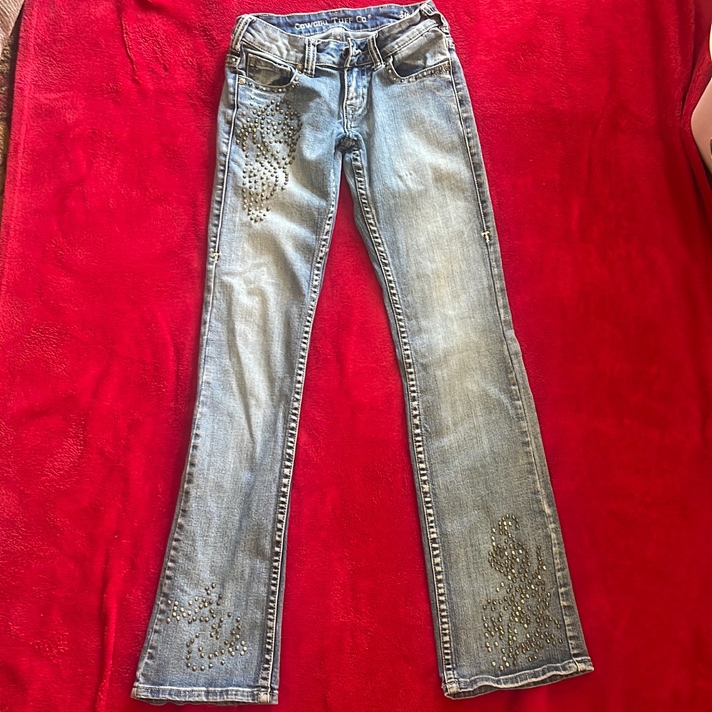 Súper super cute pair of cowgirl tuff jeans. Studded to the max. 24 x 33